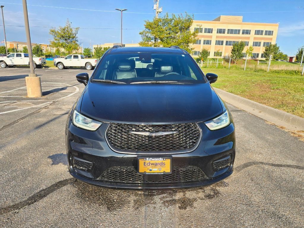 2025 Chrysler Pacifica Limited photo 8