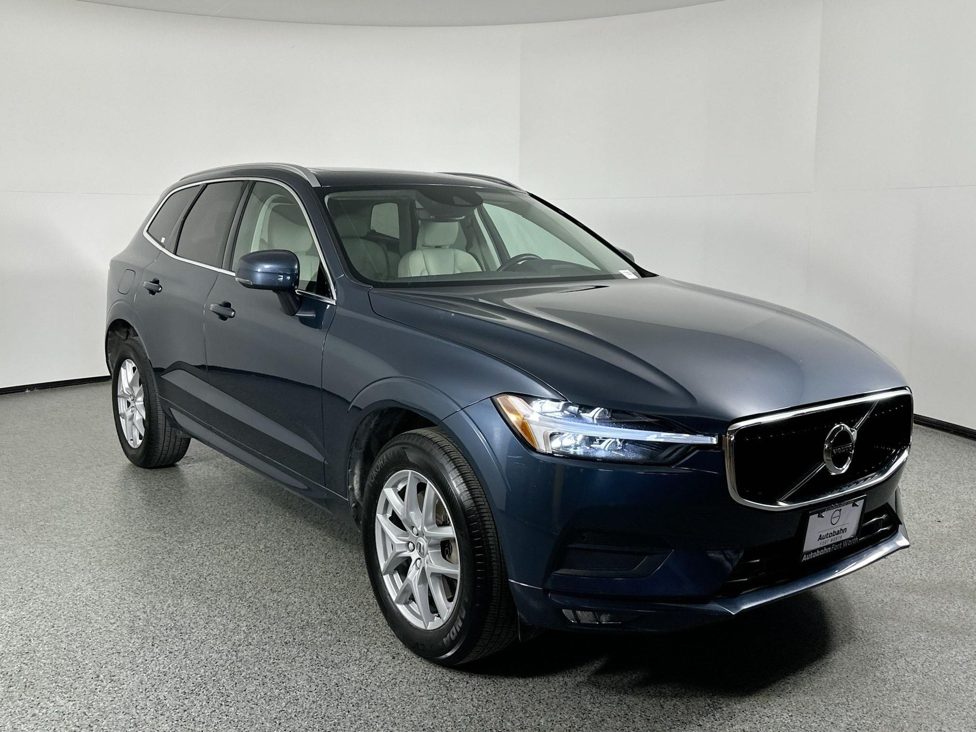 2021 Volvo XC60 T6 Momentum photo 3