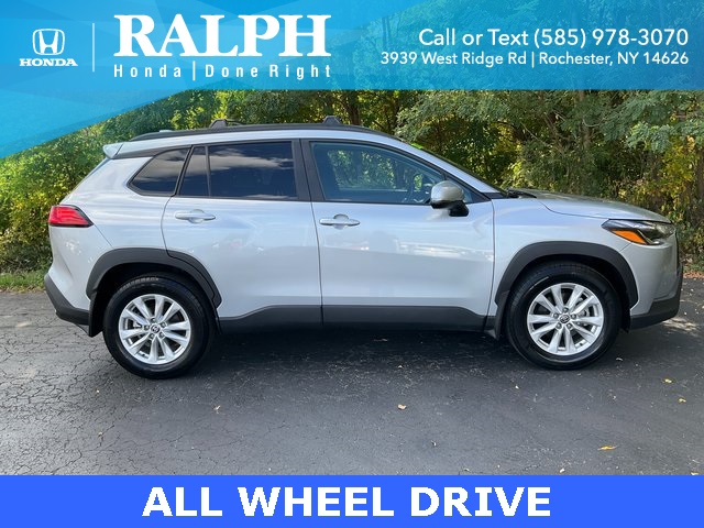 2023 Toyota Corolla Cross LE's photo