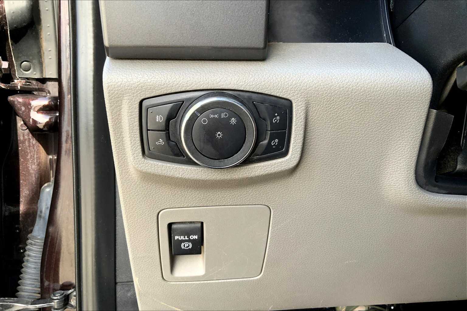 2020 Ford F-150 XLT photo 32