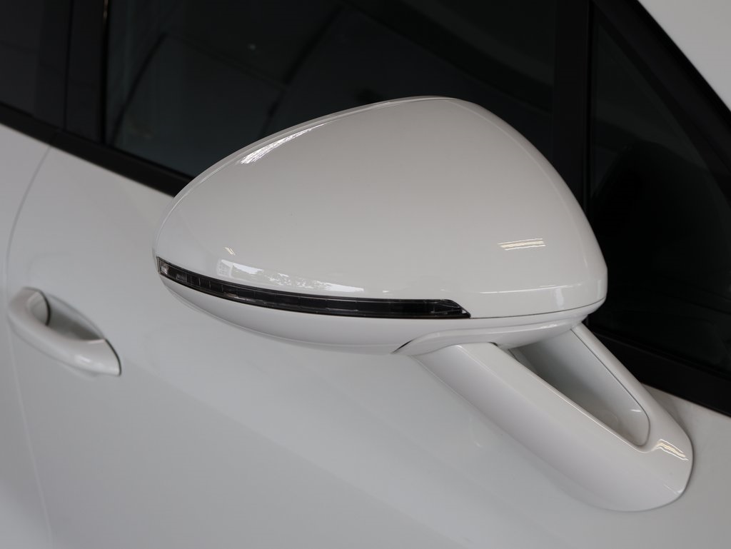 2025 Porsche Macan T photo 13