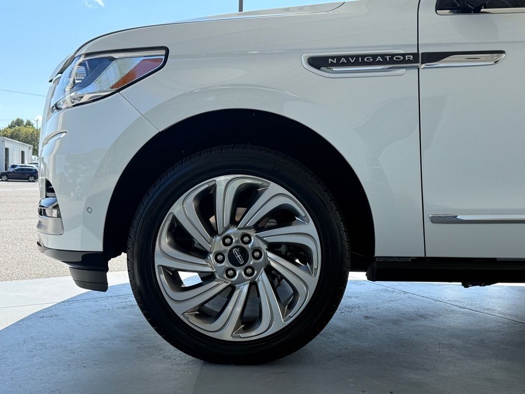 2024 Lincoln Navigator L Reserve photo 2