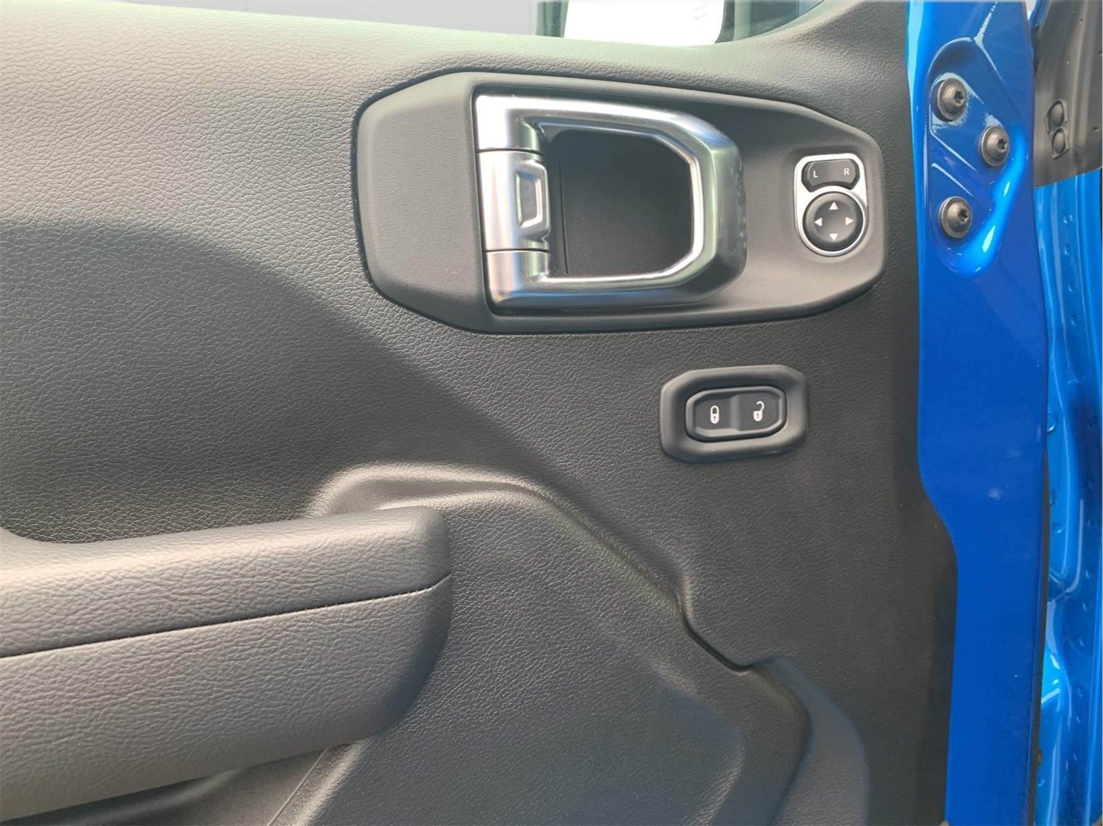 2025 Jeep Wrangler Sport S photo 10