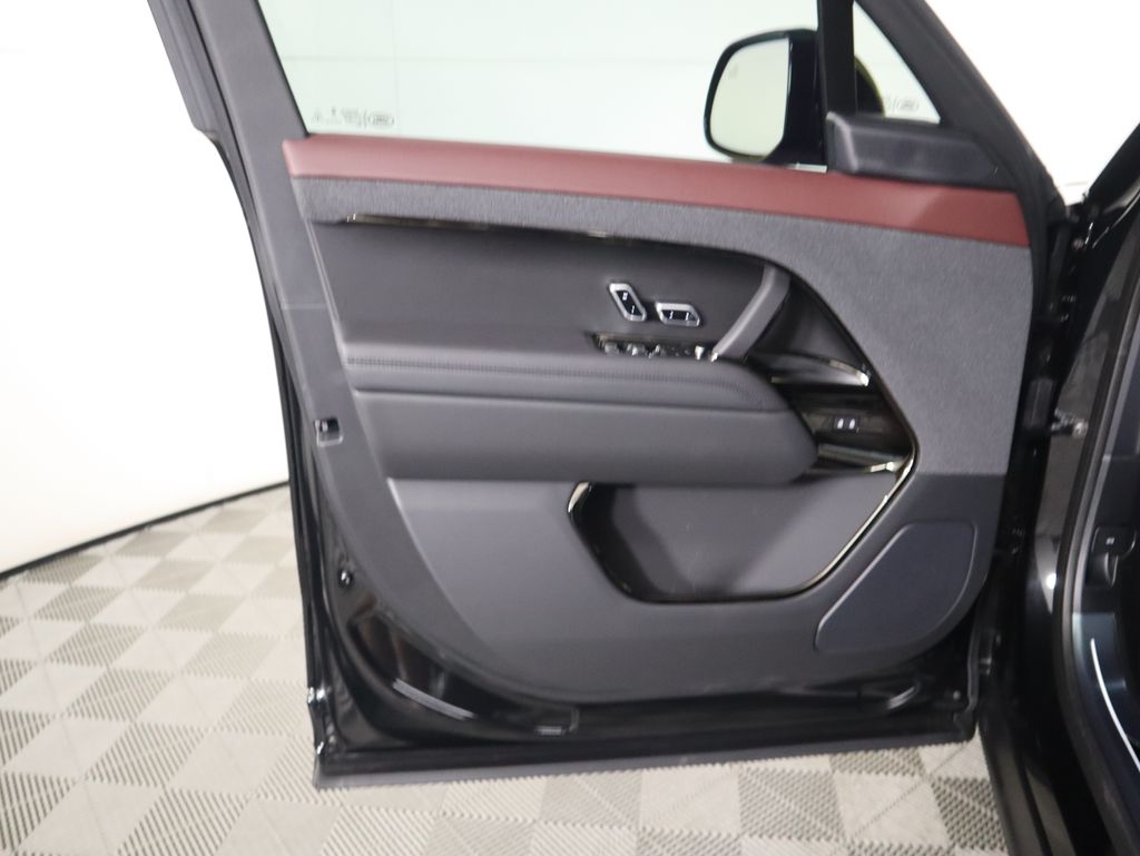 2025 Land Rover Range Rover Sport SE photo 20