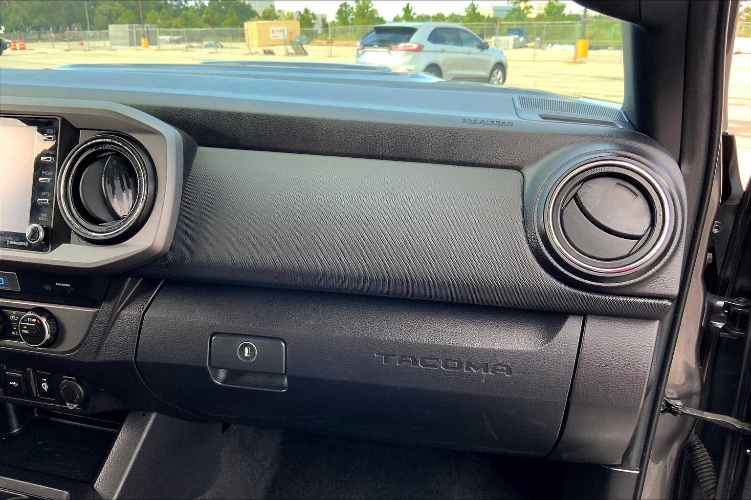 2023 Toyota Tacoma TRD Sport V6 photo 17