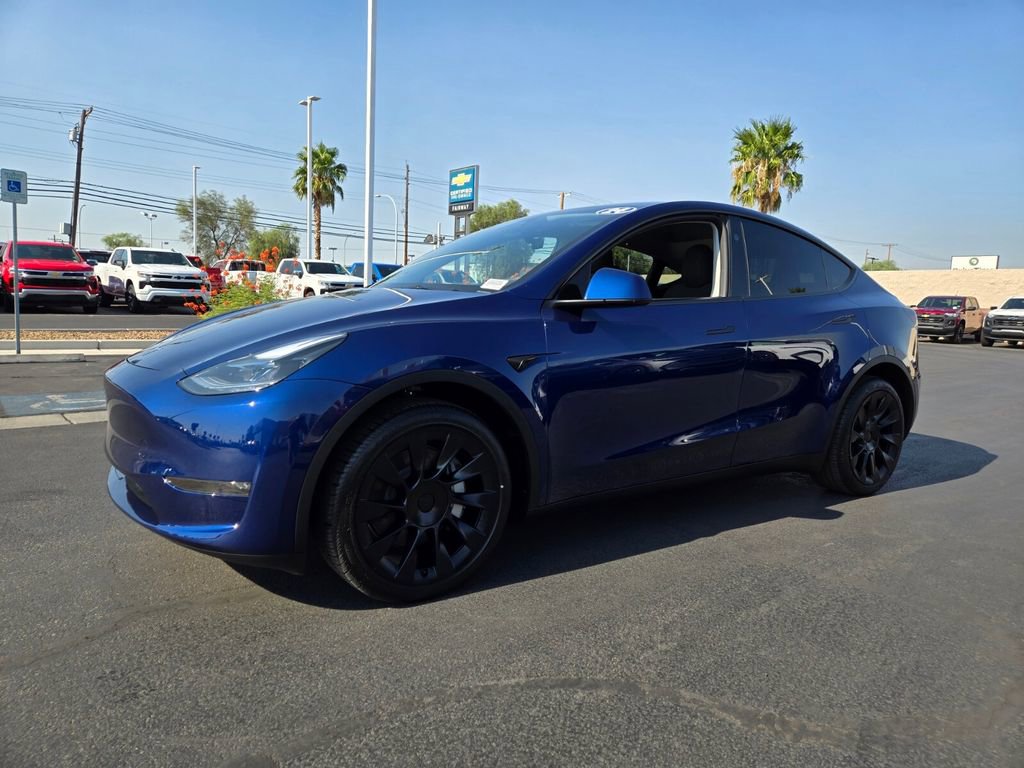 Used 2024 Tesla Model Y Long Range with VIN 7SAYGDEE9RA238230 for sale in Kansas City