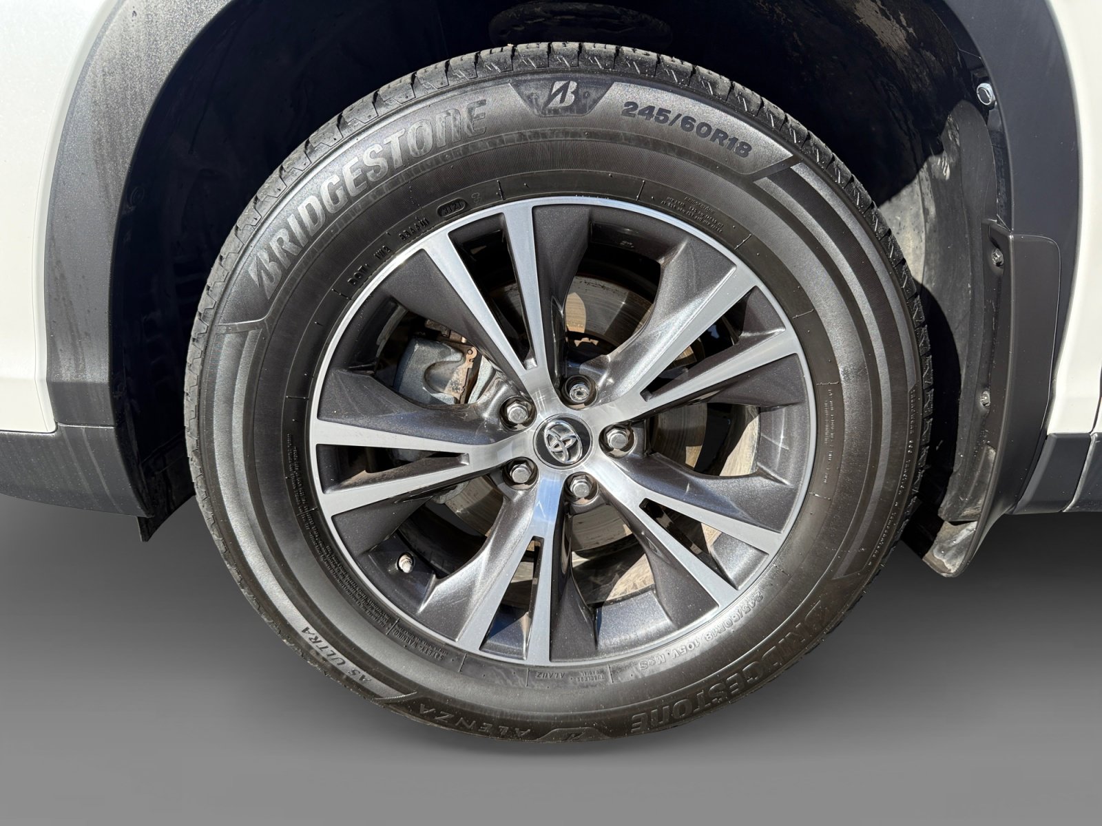 2019 Toyota Highlander LE Plus photo 4