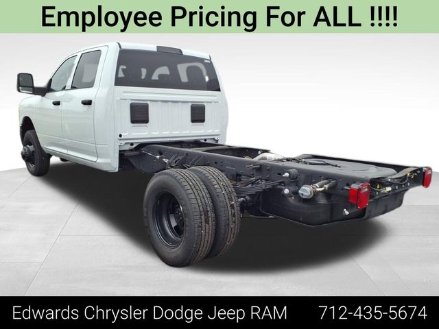 2024 Ram 3500 Tradesman photo 3