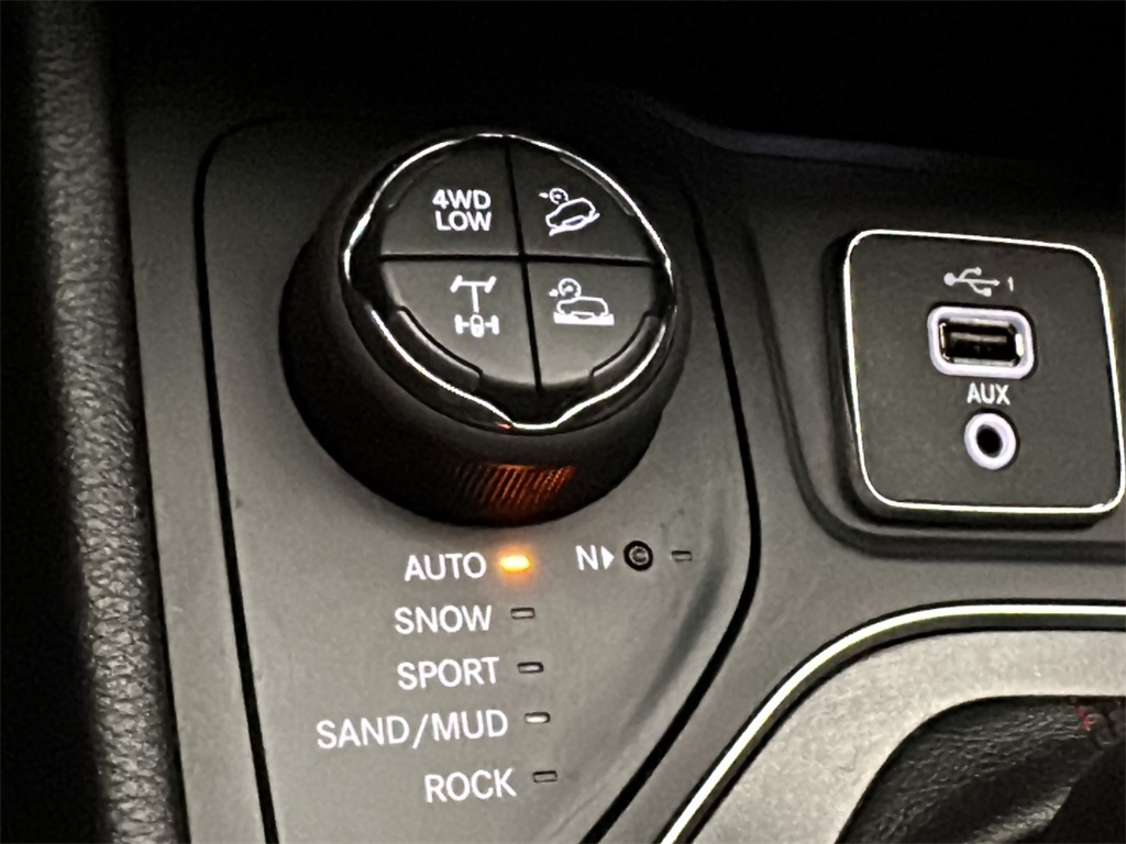 2020 Jeep Cherokee Trailhawk photo 22