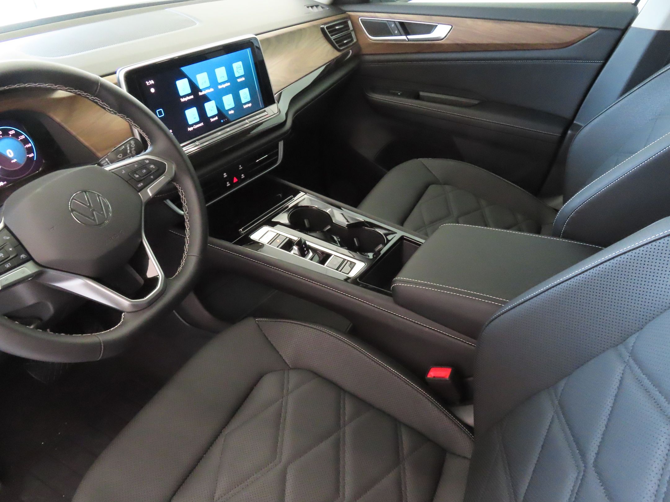 2025 Volkswagen Atlas SE Technology photo 17