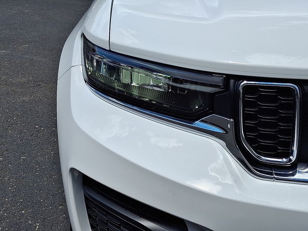 2025 Jeep Grand Cherokee Laredo X photo 9