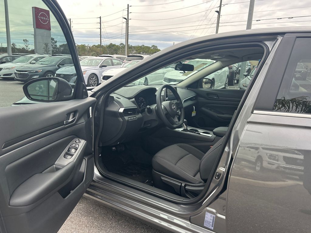 2025 Nissan Altima 2.5 S photo 12