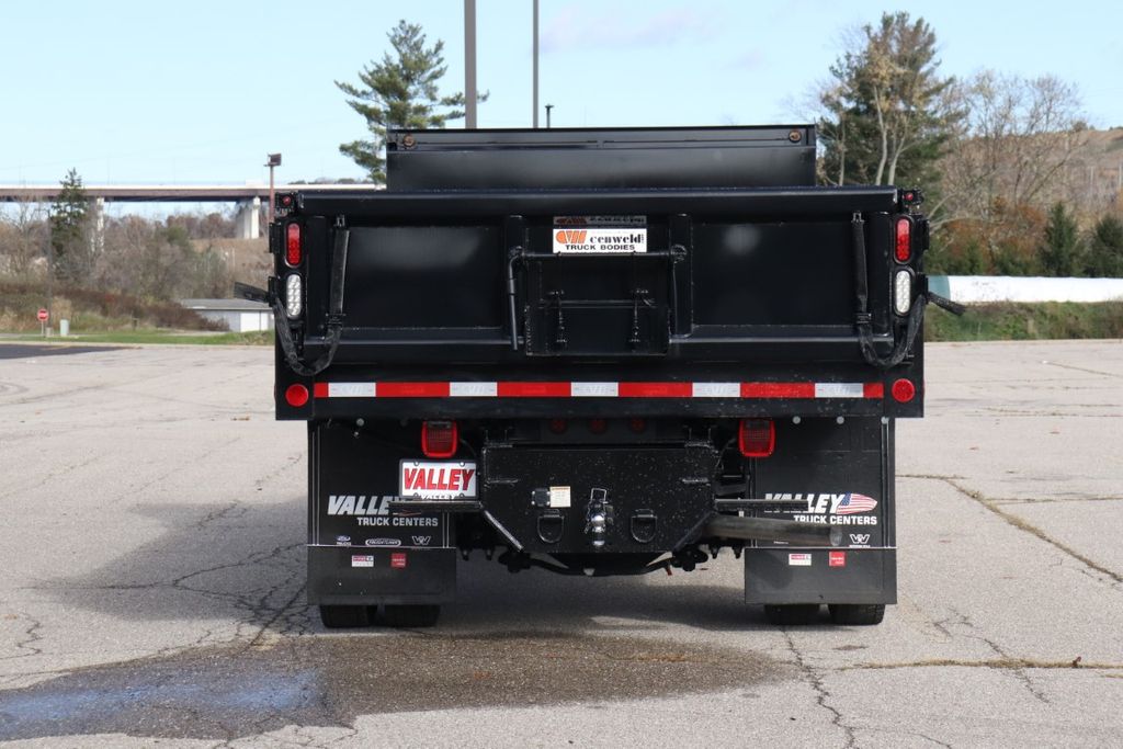 2025 Ford F-550 photo 4