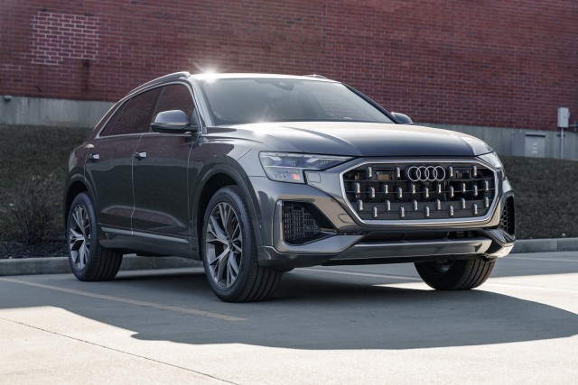 2025 Audi Q8 Premium Plus