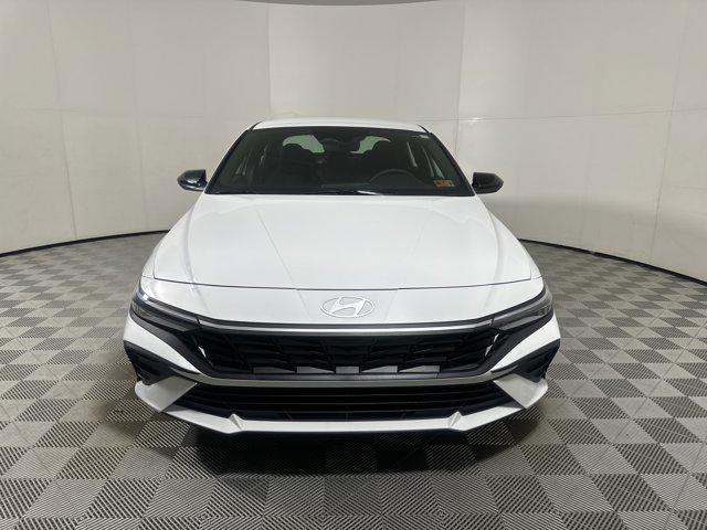 2025 Hyundai Elantra SEL Sport photo 2
