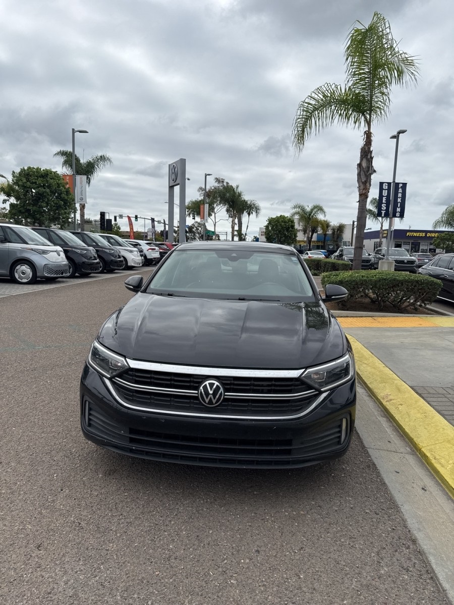2022 Volkswagen Jetta 1.5T SEL photo 2