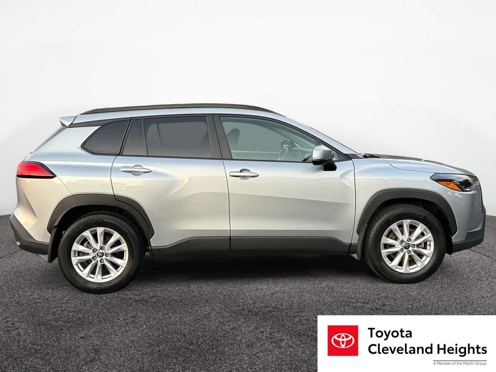 2022 Toyota Corolla Cross LE photo 5