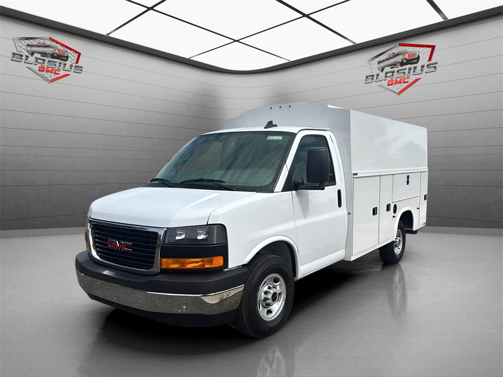 2025 GMC Savana Cutaway Work Van's photo