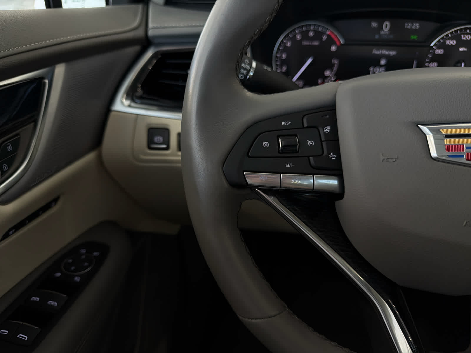 2025 Cadillac XT6 Premium Luxury photo 7