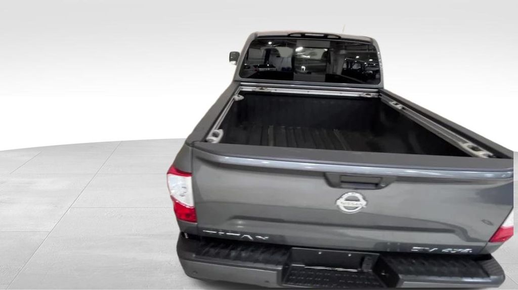 2021 Nissan Titan SV photo 3