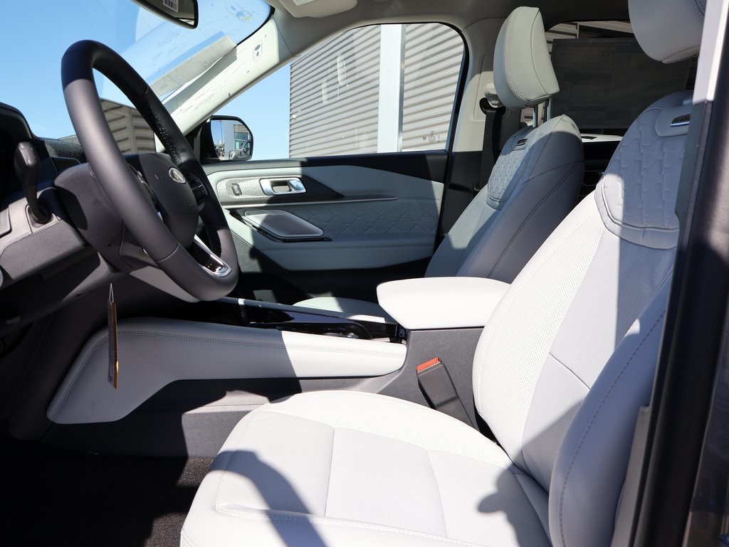 2025 Ford Explorer Platinum photo 24