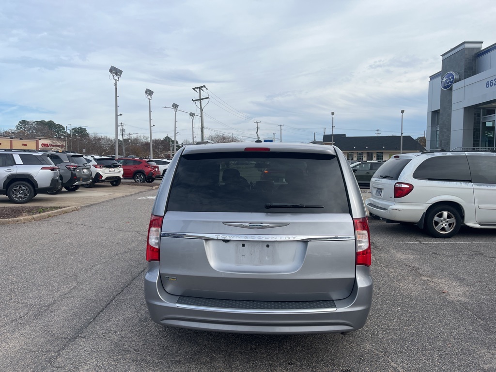 2016 Chrysler Town & Country Touring photo 4