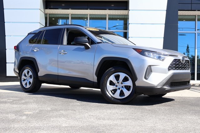 2020 Toyota RAV4 LE photo 2
