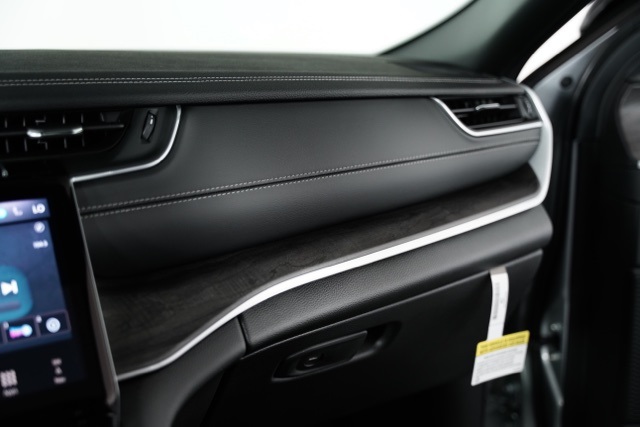 2025 Jeep Grand Cherokee Limited photo 15