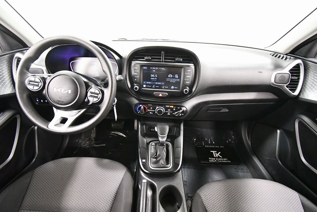 2023 Kia Soul LX photo 3