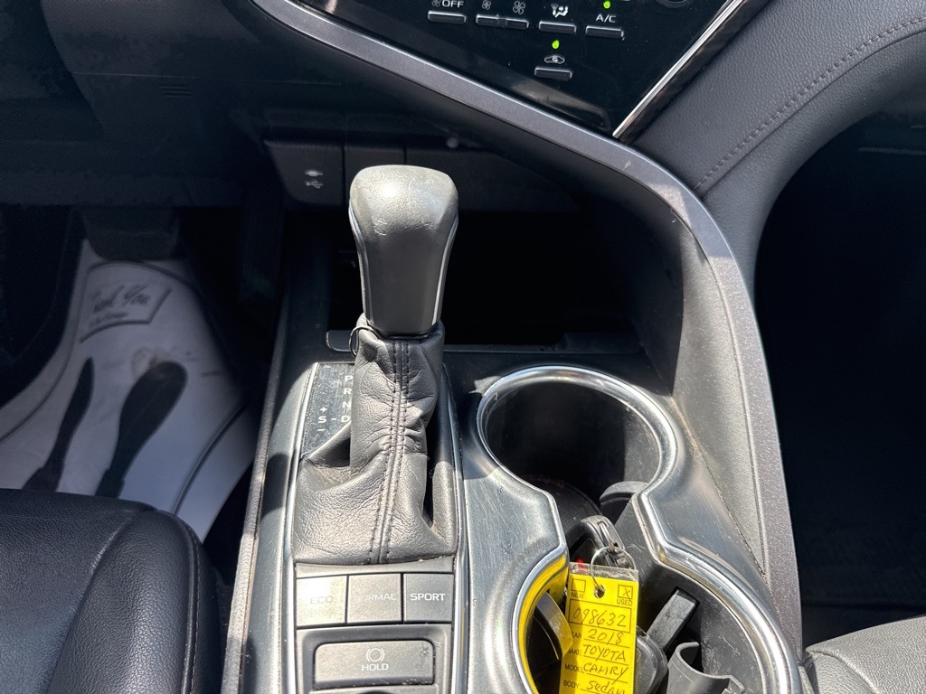 2018 Toyota Camry XLE photo 11