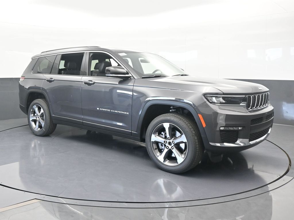 2025 Jeep Grand Cherokee Limited photo 2