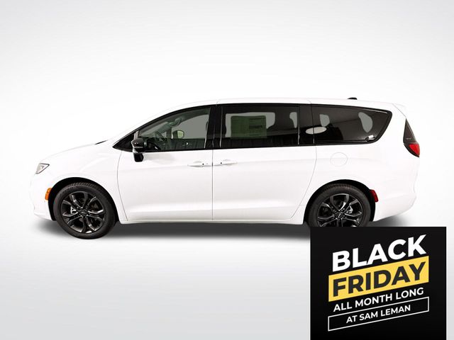 2026 Chrysler Pacifica photo 3