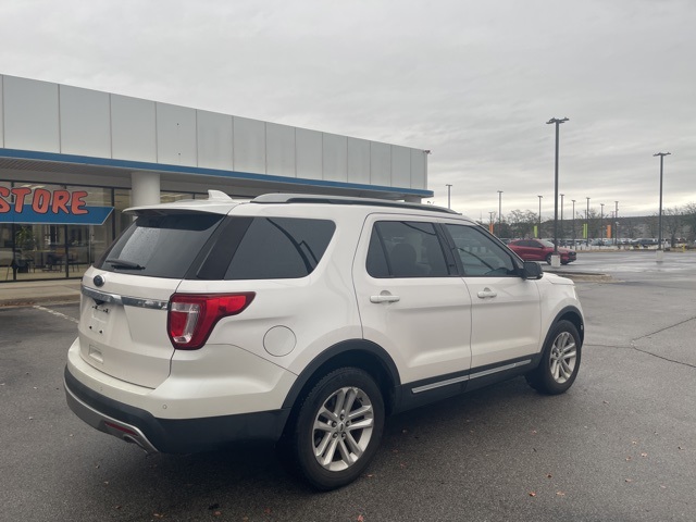 2017 Ford Explorer XLT photo 2