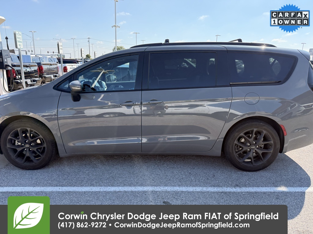 2023 Chrysler Pacifica Touring L photo 4