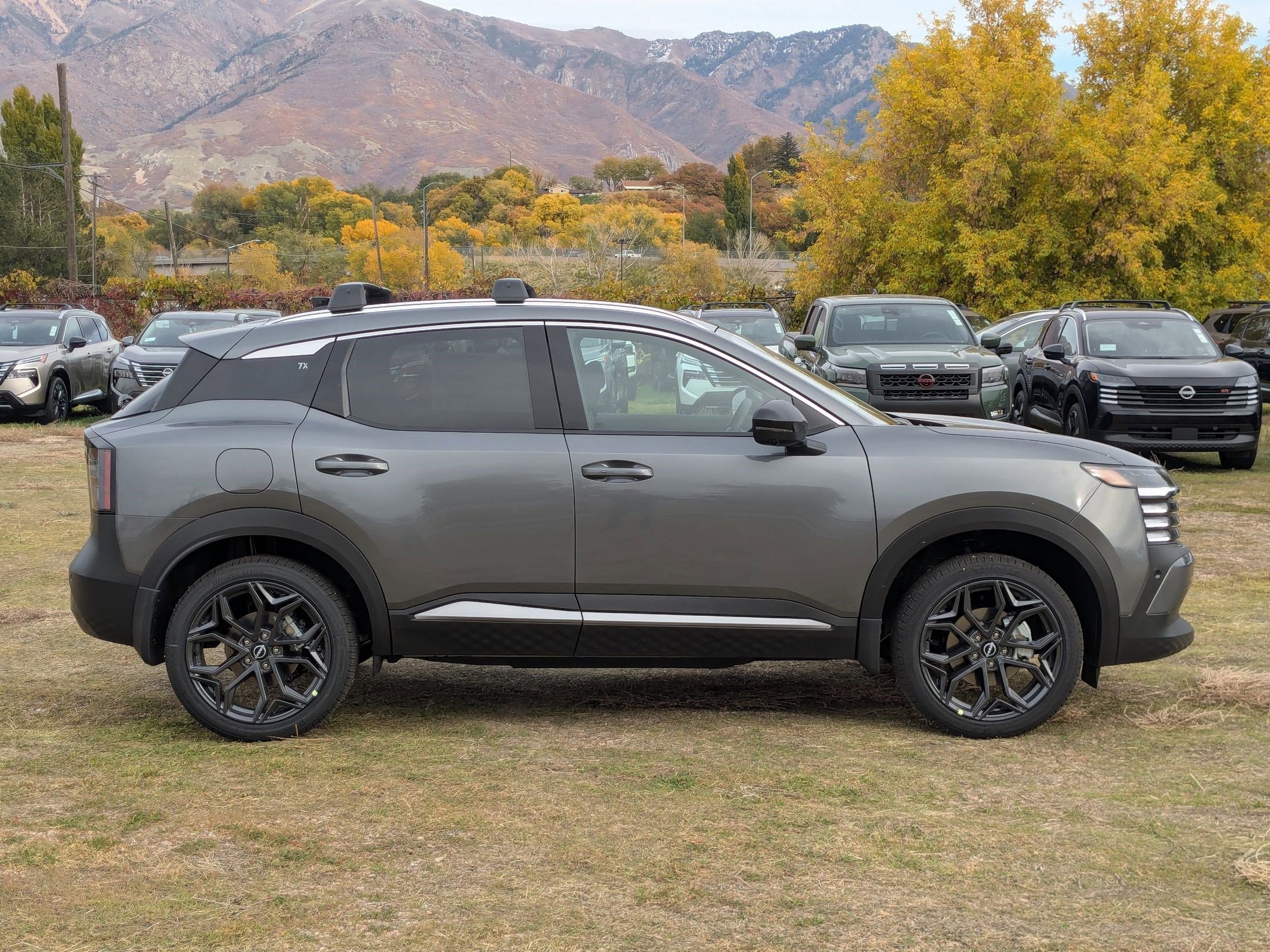 2026 Nissan Kicks SR photo 2