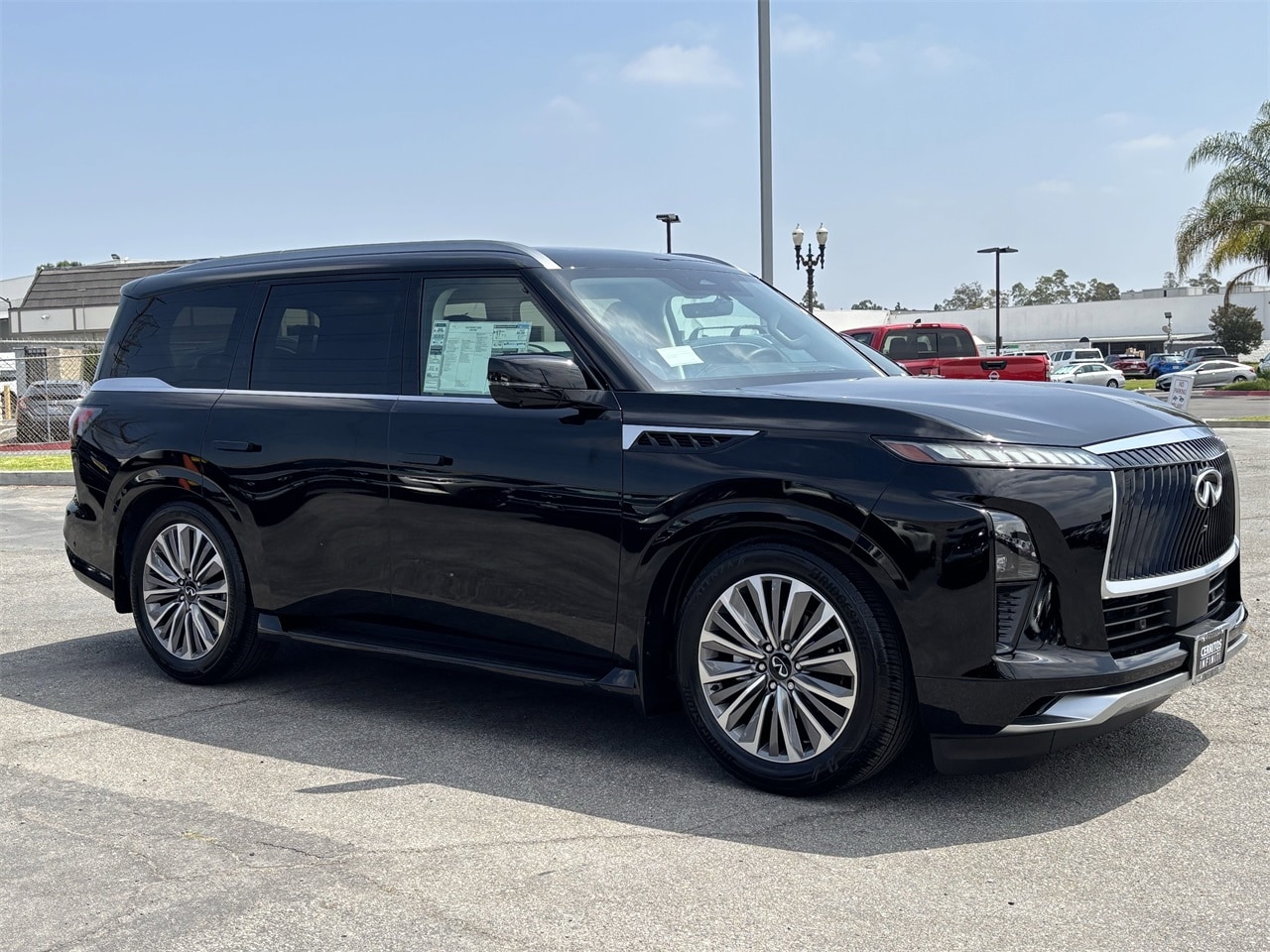 2025 Infiniti QX80 Luxe photo 5