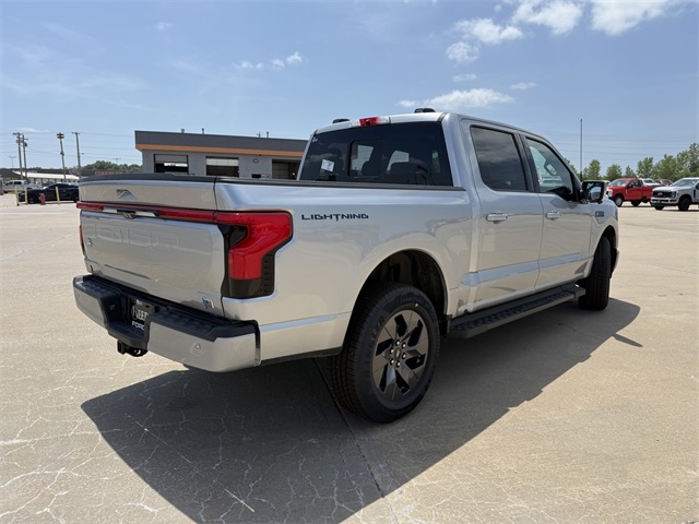 2025 Ford F-150 Lightning Lariat photo 9
