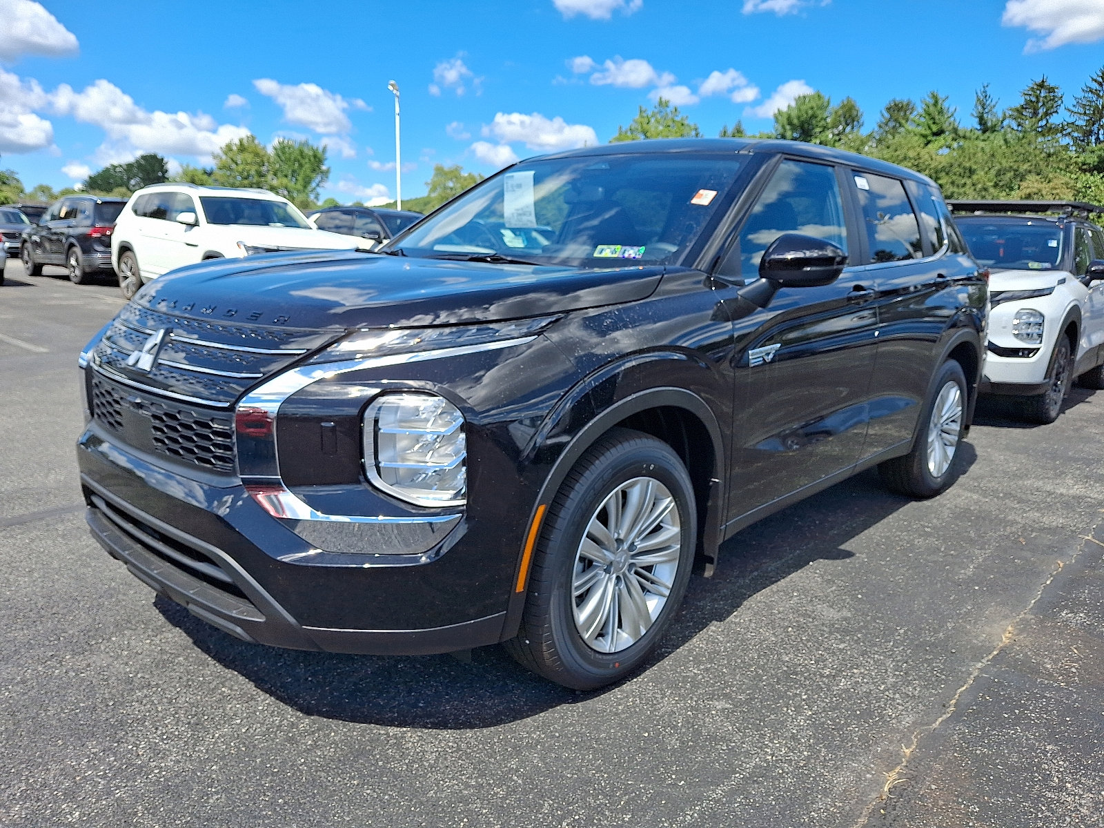 2025 Mitsubishi Outlander PHEV ES photo 3