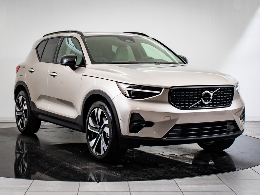 2024 Volvo XC40 Plus photo 12