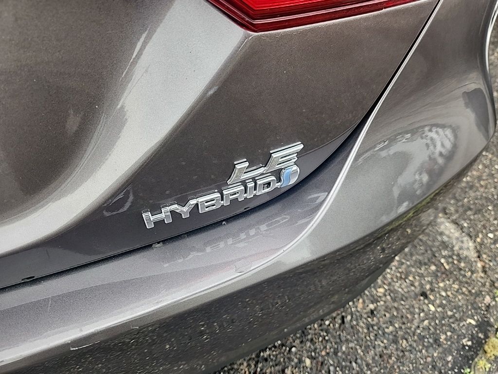 2020 Toyota Camry Hybrid LE photo 8