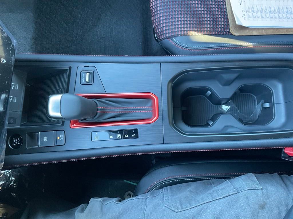 2025 Nissan Kicks SR photo 21