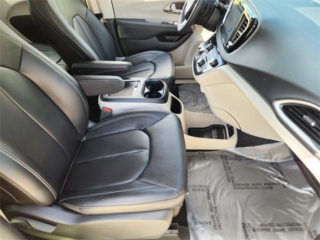 2024 Chrysler Pacifica Touring L photo 13