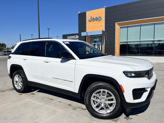 2025 Jeep Grand Cherokee Laredo's photo