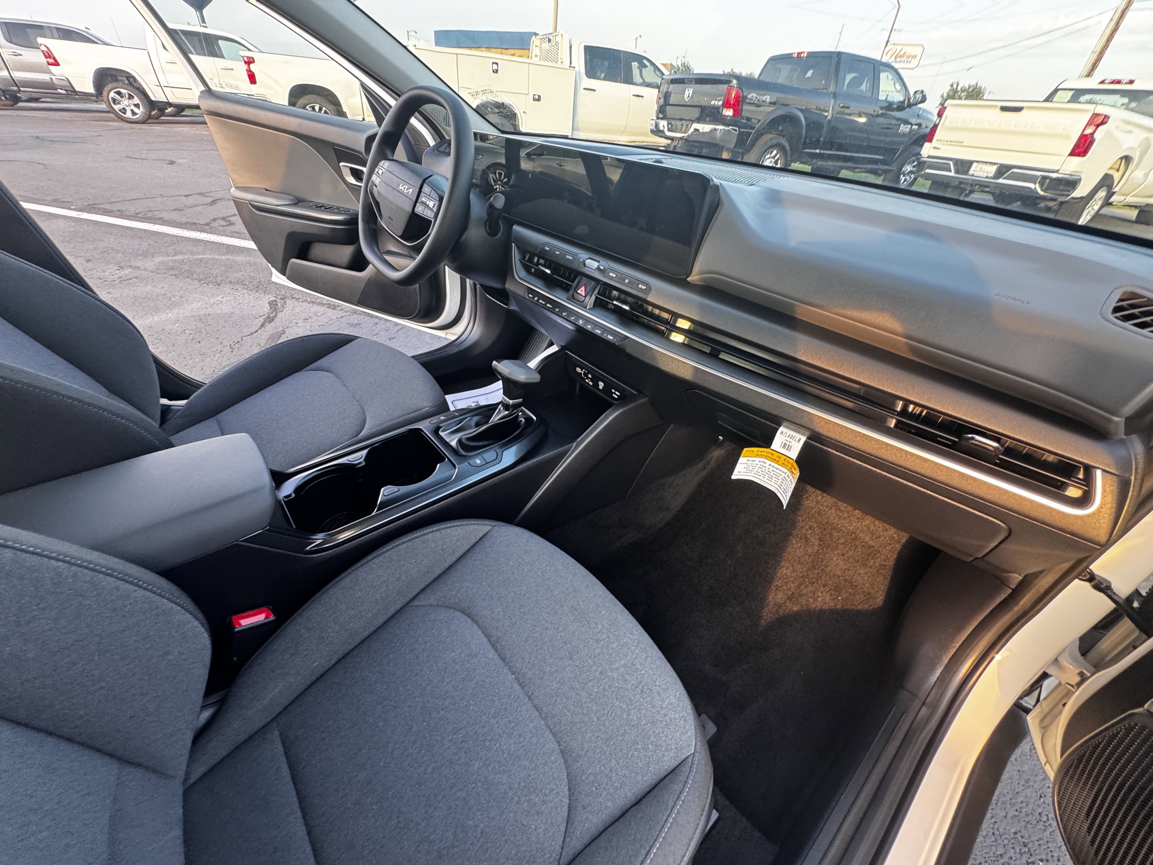 2025 Kia K4 LXS photo 4