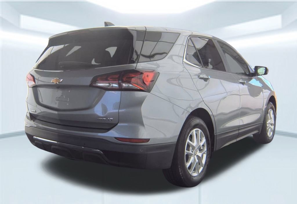 2024 Chevrolet Equinox LT photo 2