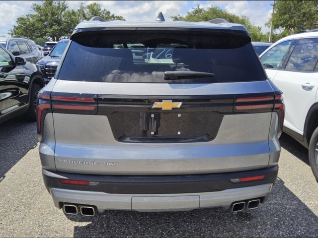 2025 Chevrolet Traverse photo 3