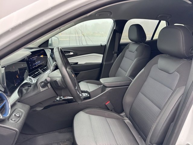 2025 Chevrolet Trax LT photo 7