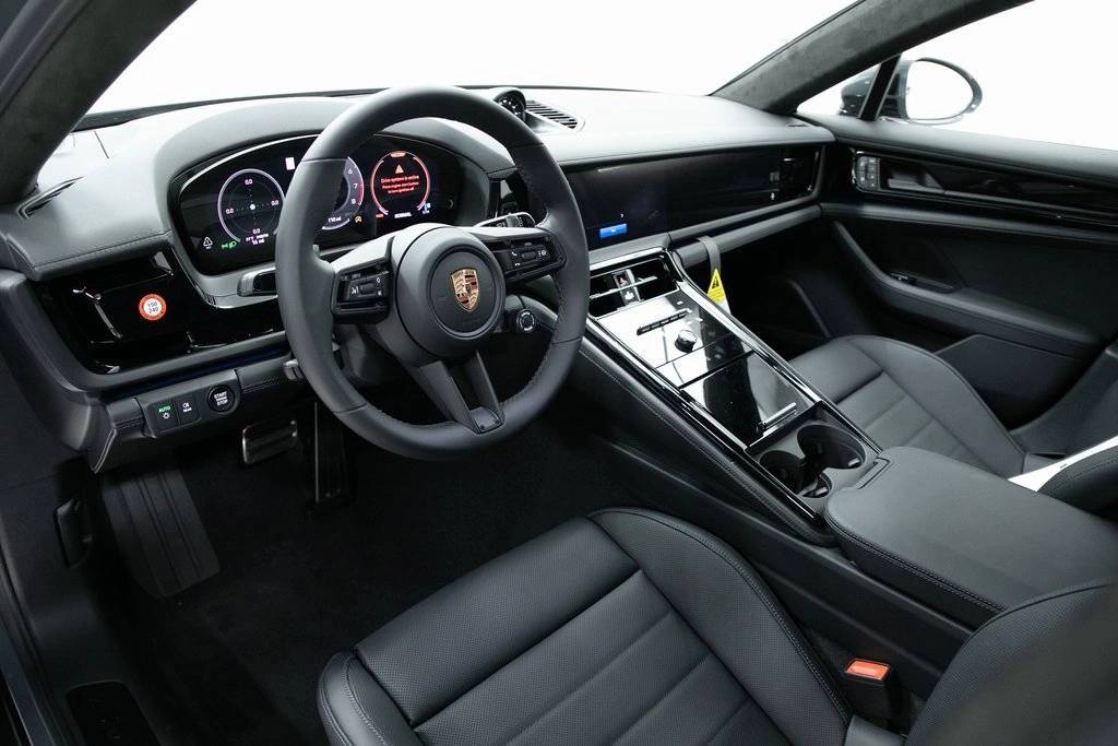 2025 Porsche Panamera GTS photo 4
