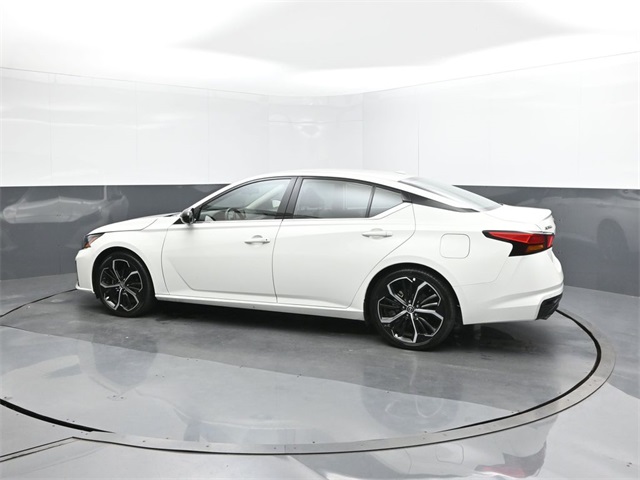2023 Nissan Altima 2.5 SR photo 5