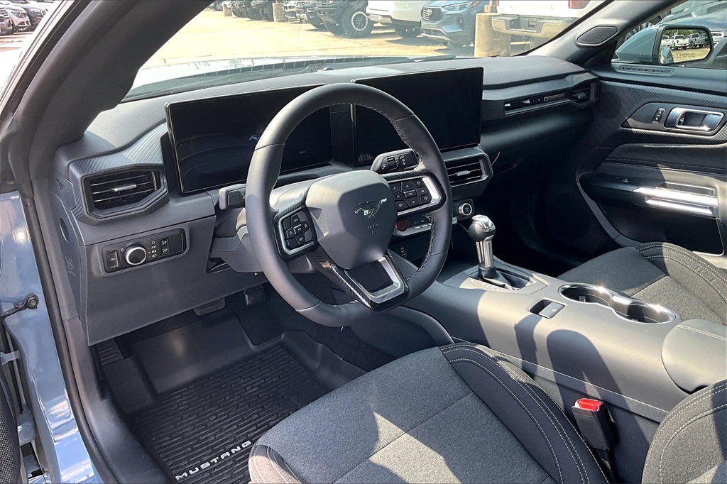 2025 Ford Mustang EcoBoost photo 4